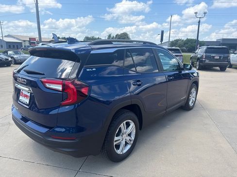 Used 2022 GMC Terrain SLE w/ Driver Convenience Package FWD image 6