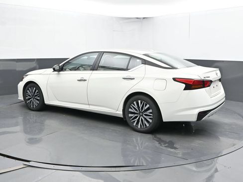 Used 2025 Nissan Altima 2.5 SV FWD image 10