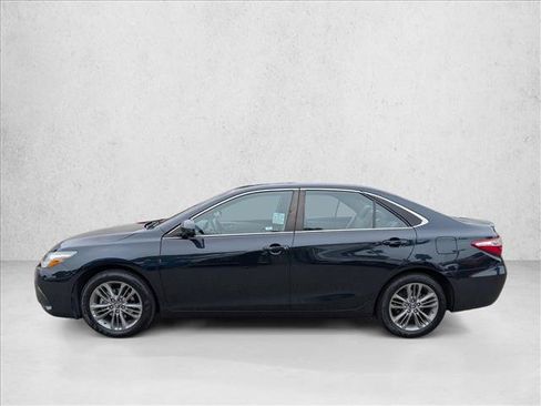 Used 2017 Toyota Camry SE w/ Moonroof Package FWD image 9