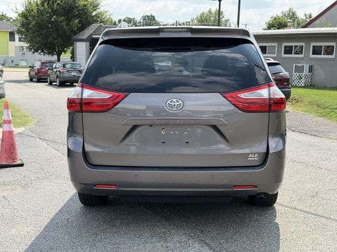 Used 2018 Toyota Sienna XLE Premium AWD/4WD image 21