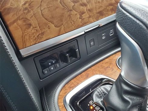 Used 2023 Nissan Armada SL w/ Captain's Chairs Package image 29