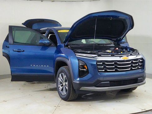 Used 2026 Chevrolet Equinox LT image 9