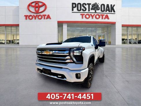 Used 2024 Chevrolet Silverado 3500 High Country w/ High Country Premium Package AWD/4WD image 8