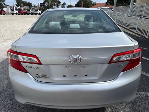 Used 2013 Toyota Camry LE FWD image 4