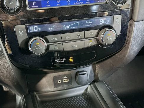 Used 2018 Nissan Rogue SL image 21