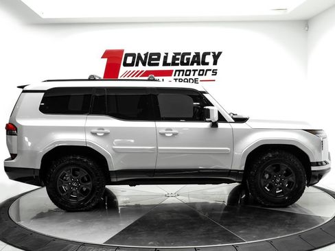 Used 2025 Lexus GX 550 w/ Accessory Package (2T) AWD/4WD image 5