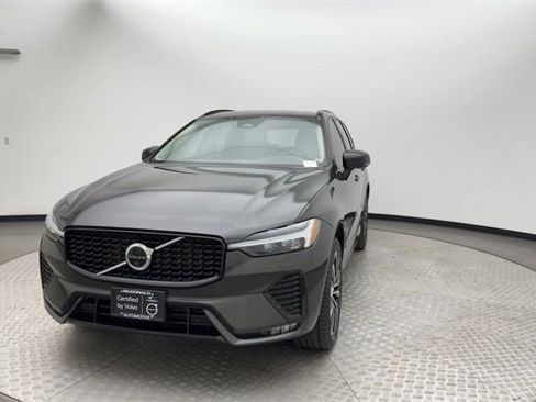 Certified 2023 Volvo XC60 B5 Plus w/ Climate Package image 7