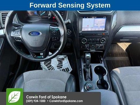 Used 2017 Ford Explorer XLT w/ Equipment Group 202A AWD/4WD image 3