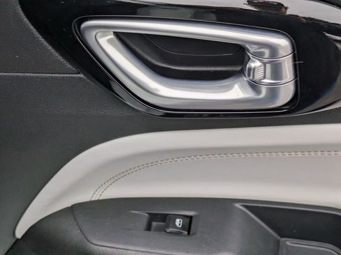 Certified 2024 Jeep Compass Limited image 30