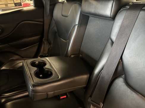 Used 2016 Jeep Cherokee Limited image 24