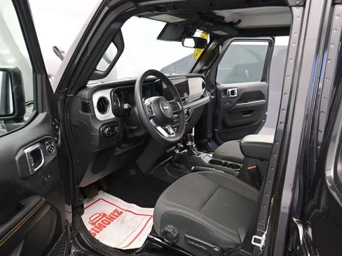 Used 2025 Jeep Wrangler Unlimited Sahara AWD/4WD image 13
