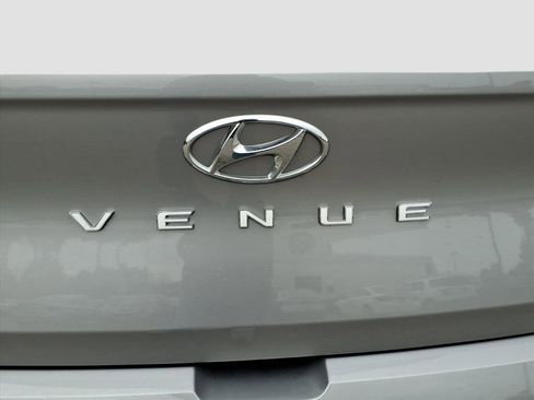 Used 2025 Hyundai Venue SE image 5