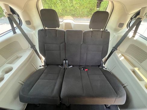 Used 2018 Dodge Grand Caravan SE w/ UConnect Hands-Free Group FWD image 25