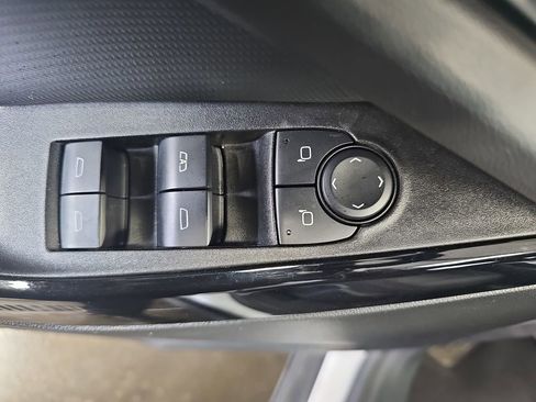 Used 2025 Chevrolet Equinox LT FWD image 26