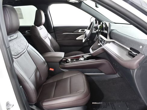 New 2026 Ford Explorer Platinum w/ LUX Leather Package AWD/4WD image 10