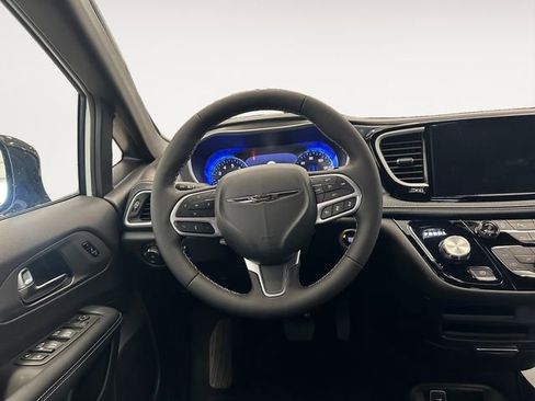 New 2026 Chrysler Pacifica Select image 12