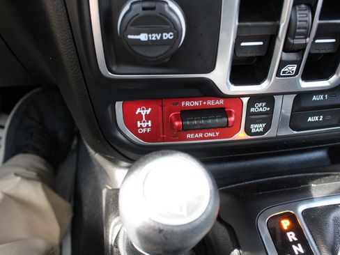 Used 2025 Jeep Wrangler Unlimited Rubicon AWD/4WD image 25