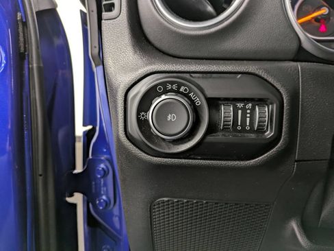 Used 2020 Jeep Wrangler Unlimited Sahara AWD/4WD image 22