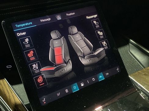 Used 2025 Cadillac Escalade Sport Platinum image 8