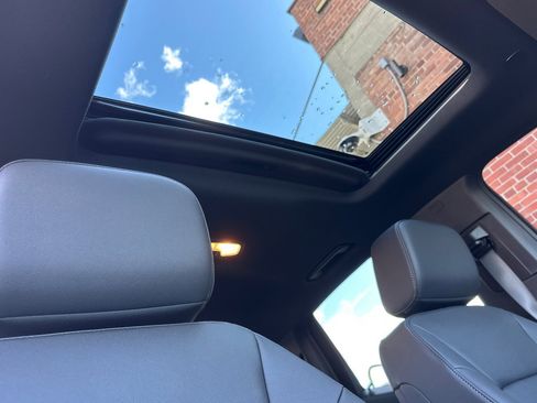 New 2025 GMC Canyon Elevation w/ Convenience Package image 17