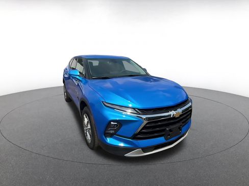 Used 2026 Chevrolet Blazer LT AWD/4WD image 3