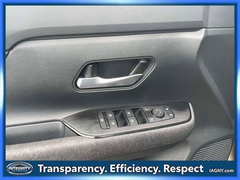 Certified 2025 Nissan Kicks SV image 17