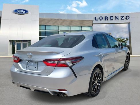 Used 2024 Toyota Camry SE w/ Convenience Package FWD image 5