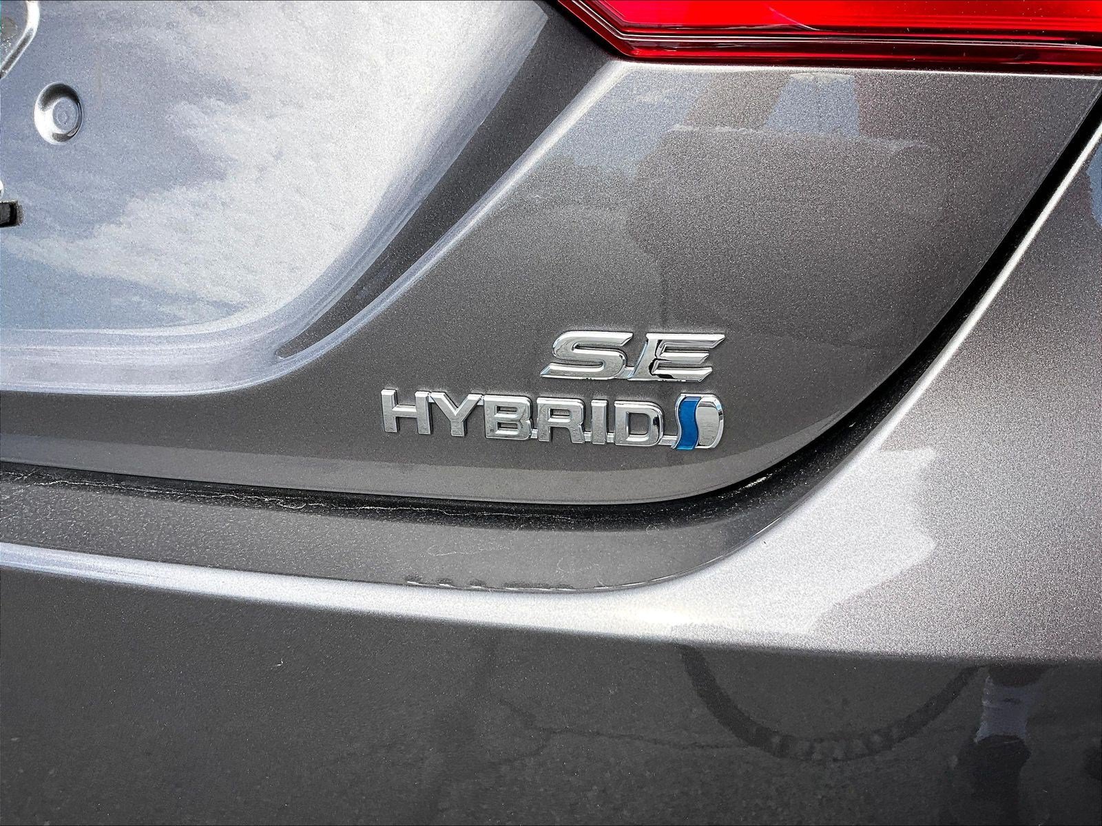 Used 2020 Toyota Camry SE w/ Sunroof Package FWD image 23