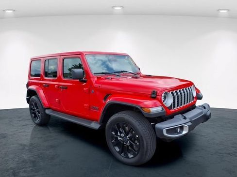 Used 2025 Jeep Wrangler Unlimited Sahara AWD/4WD image 7