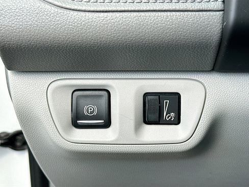 Used 2018 GMC Acadia SLE w/ Driver Alert Package I image 10