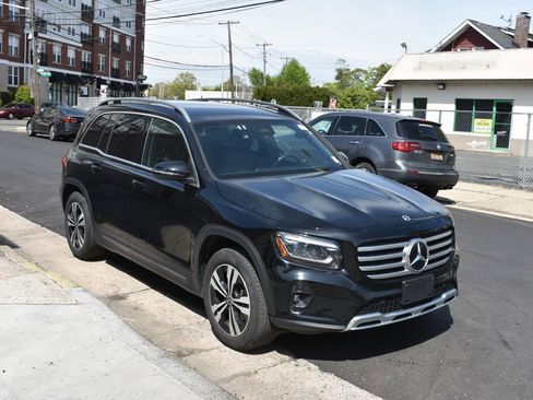 Used 2025 Mercedes-Benz GLB 250 image 4