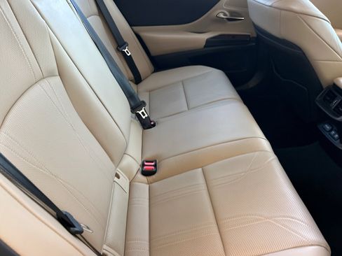 Used 2019 Lexus ES 300h w/ Accessory Package FWD image 30