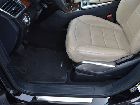 Used 2016 Mercedes-Benz GL 550 4MATIC image 26
