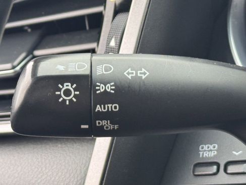 Used 2020 Toyota Camry SE FWD image 20