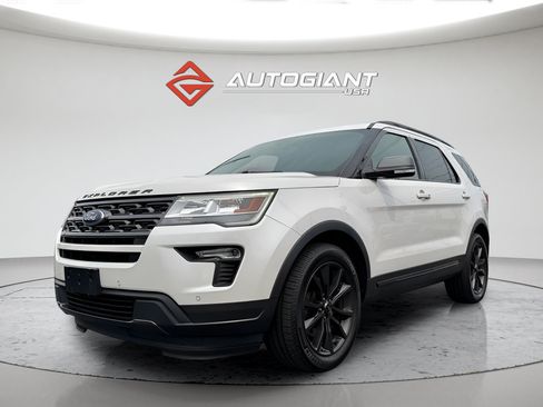 Used 2019 Ford Explorer XLT w/ Equipment Group 202A AWD/4WD image 18