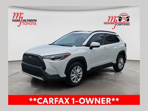 Used 2024 Toyota Corolla Cross LE w/ Moonroof Package FWD image 1