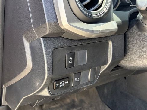 Used 2023 Toyota Tacoma SR5 w/ Technology Package AWD/4WD image 7