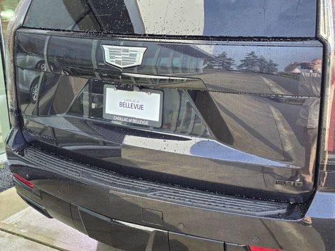 New 2026 Cadillac Escalade ESV Sport w/ LPO, ONYX Package image 15