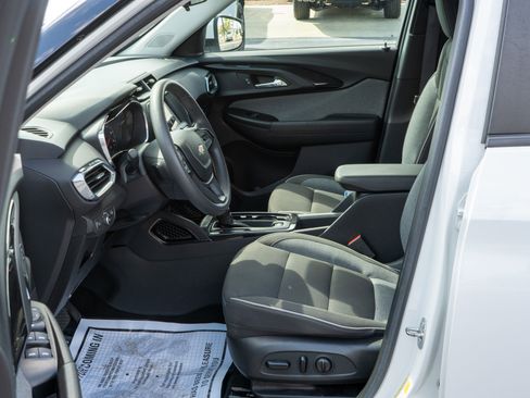 Certified 2022 Chevrolet TrailBlazer LT w/ Driver Confidence Package image 18