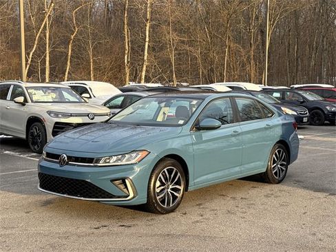 Certified 2025 Volkswagen Jetta SE w/ Sunroof Package image 1
