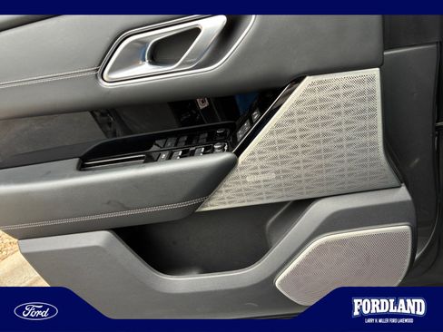 Used 2019 Land Rover Range Rover Velar R-Dynamic SE AWD/4WD image 13
