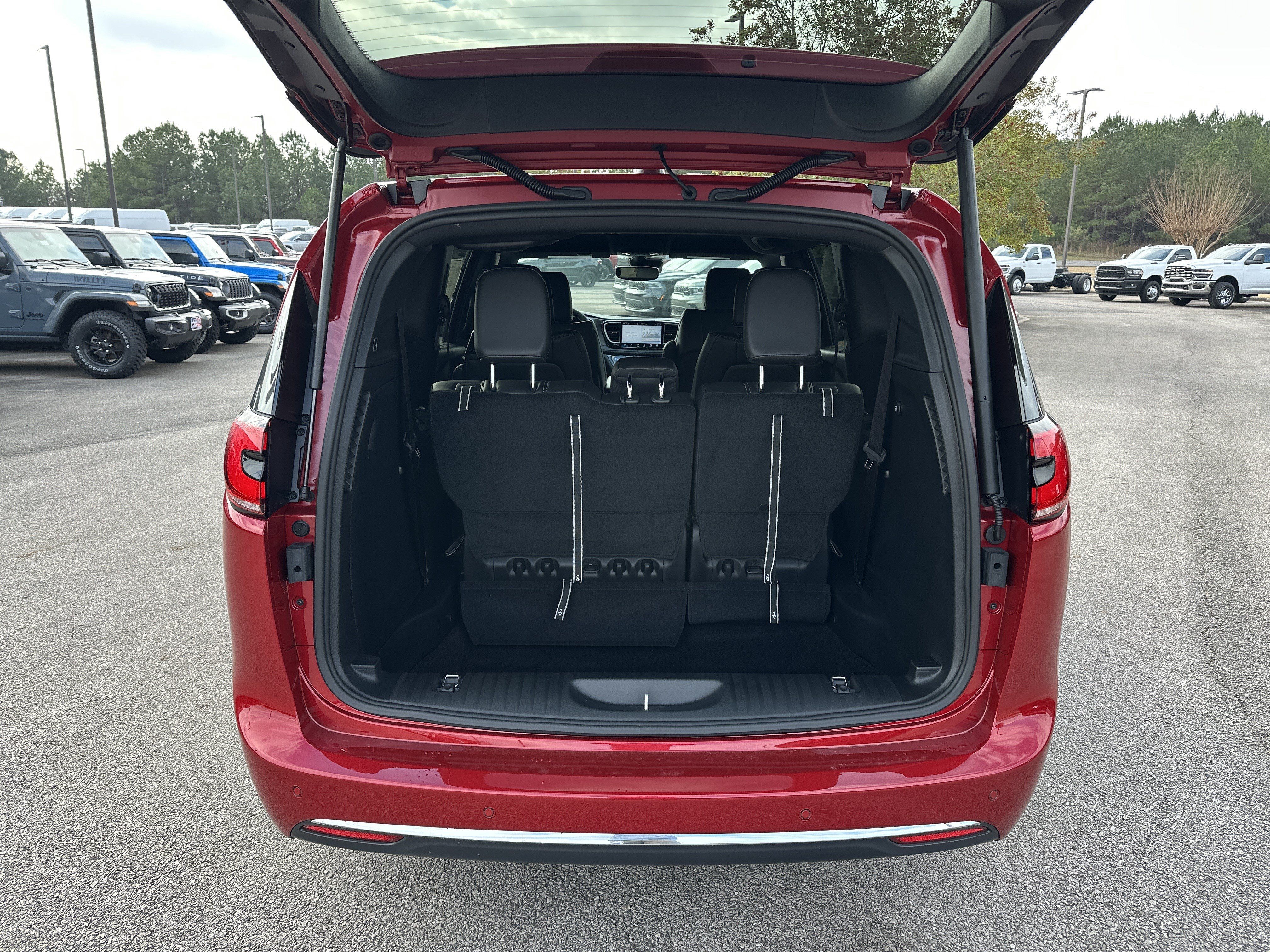 New 2026 Chrysler Pacifica Select FWD image 21