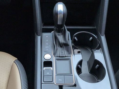 Used 2022 Volkswagen Atlas Cross Sport SE w/ Black Wheel Package image 19