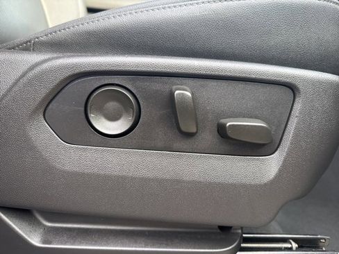 Used 2024 GMC Sierra 1500 SLT image 12