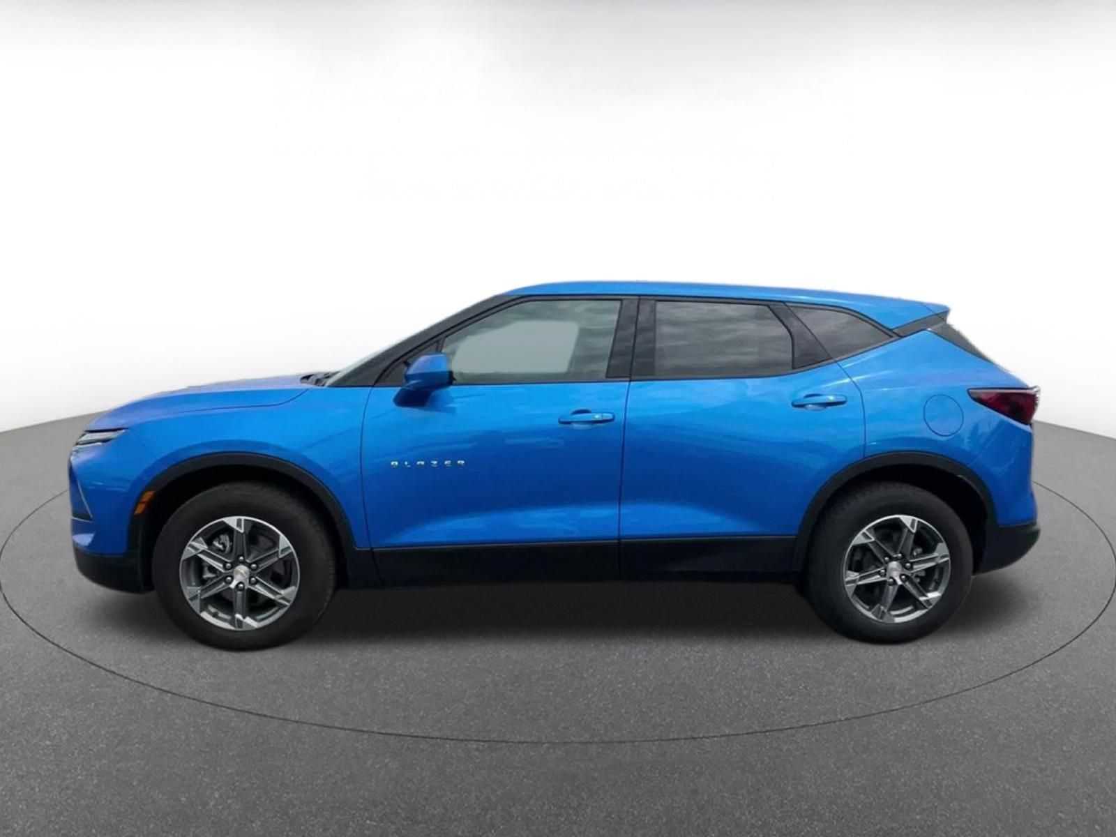Used 2025 Chevrolet Blazer LT FWD image 8