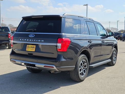 Used 2024 Ford Expedition XLT image 3