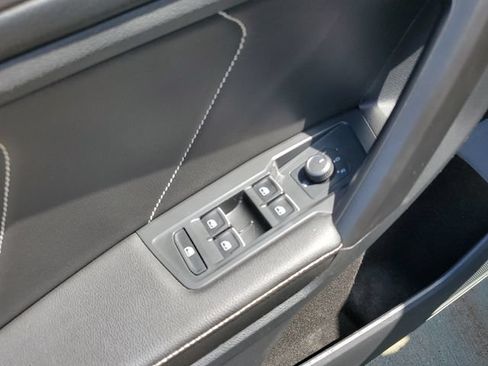 Used 2023 Volkswagen Tiguan SE w/ Panoramic Sunroof Package AWD/4WD image 23