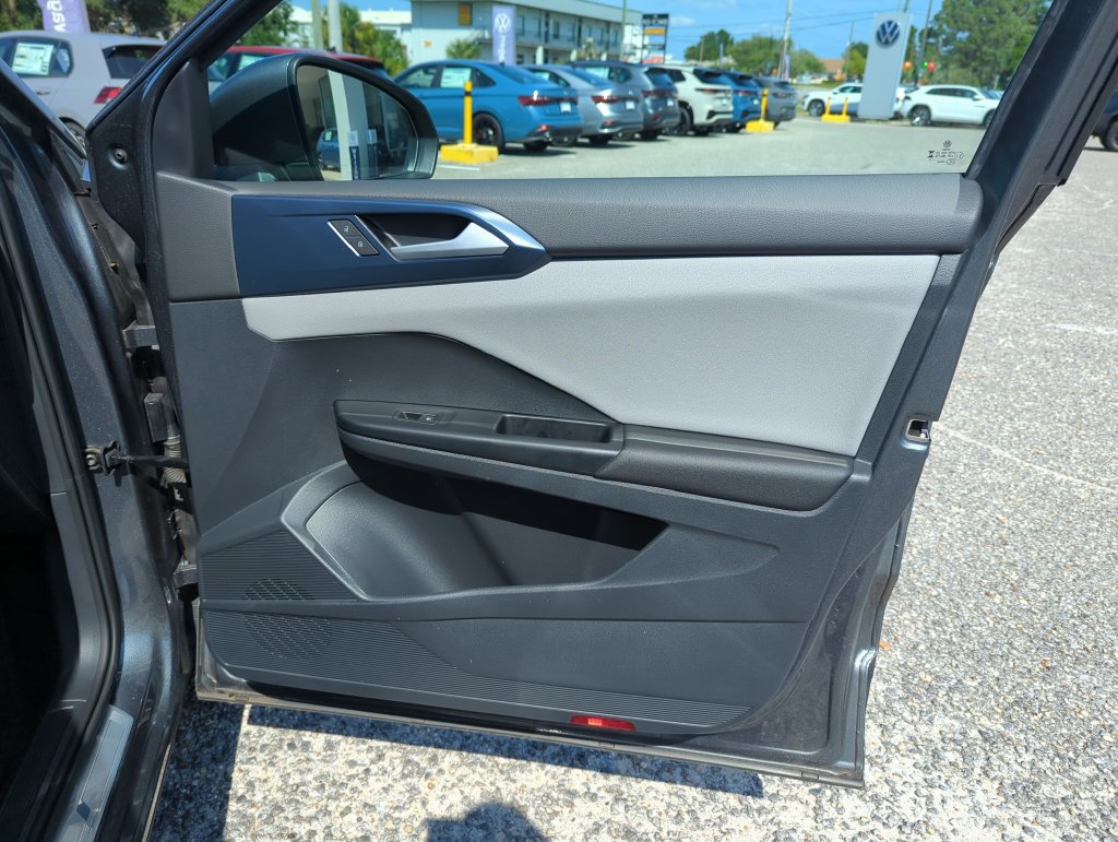 Certified 2023 Volkswagen Taos SE w/ Panoramic Sunroof Package FWD image 34