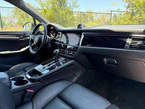 Certified 2024 Porsche Macan AWD/4WD image 24