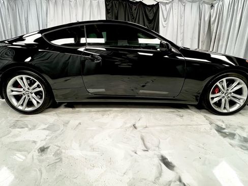 Used 2011 Hyundai Genesis 3.8 image 5